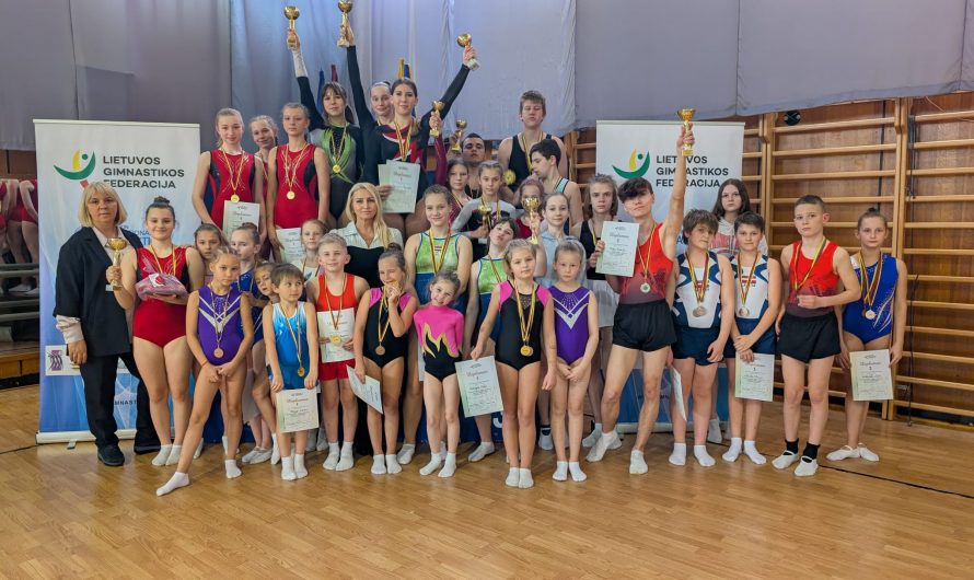 Panākumi Lietuvas pavasara čempionātā lēkšanā uz batuta