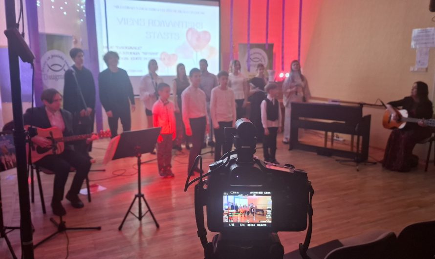 Muzikāls uzvedums “Viens romantisks stāsts”